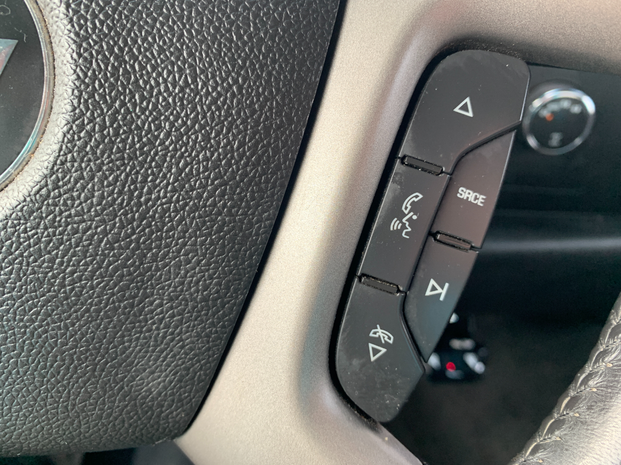 Chevrolet Silverado 1500 LT Crew Cab 4WD 2011