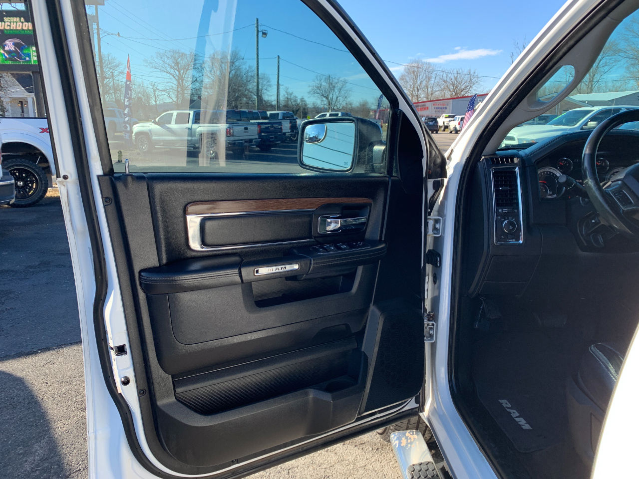 RAM 1500 Laramie Crew Cab SWB 4WD 2017