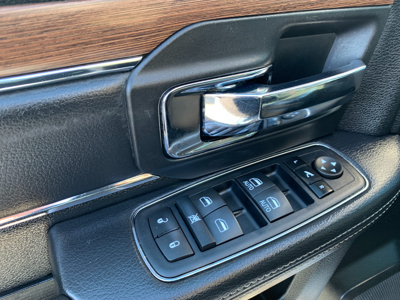 RAM 1500 Laramie Crew Cab SWB 4WD 2017