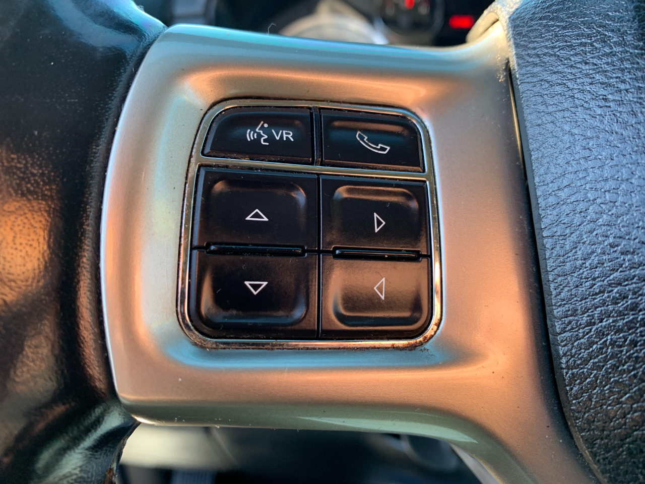 RAM 1500 Laramie Crew Cab SWB 4WD 2017