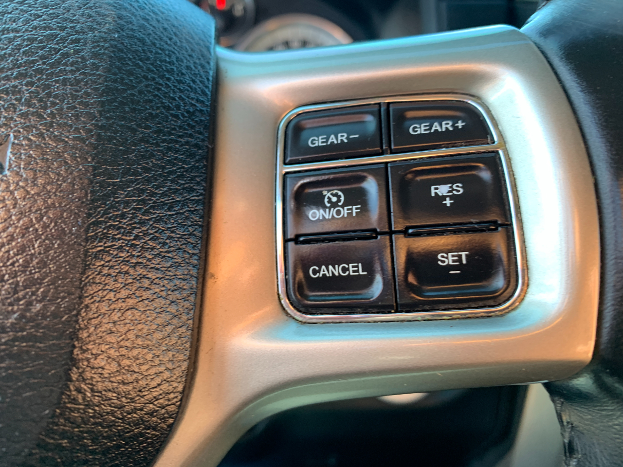 RAM 1500 Laramie Crew Cab SWB 4WD 2017