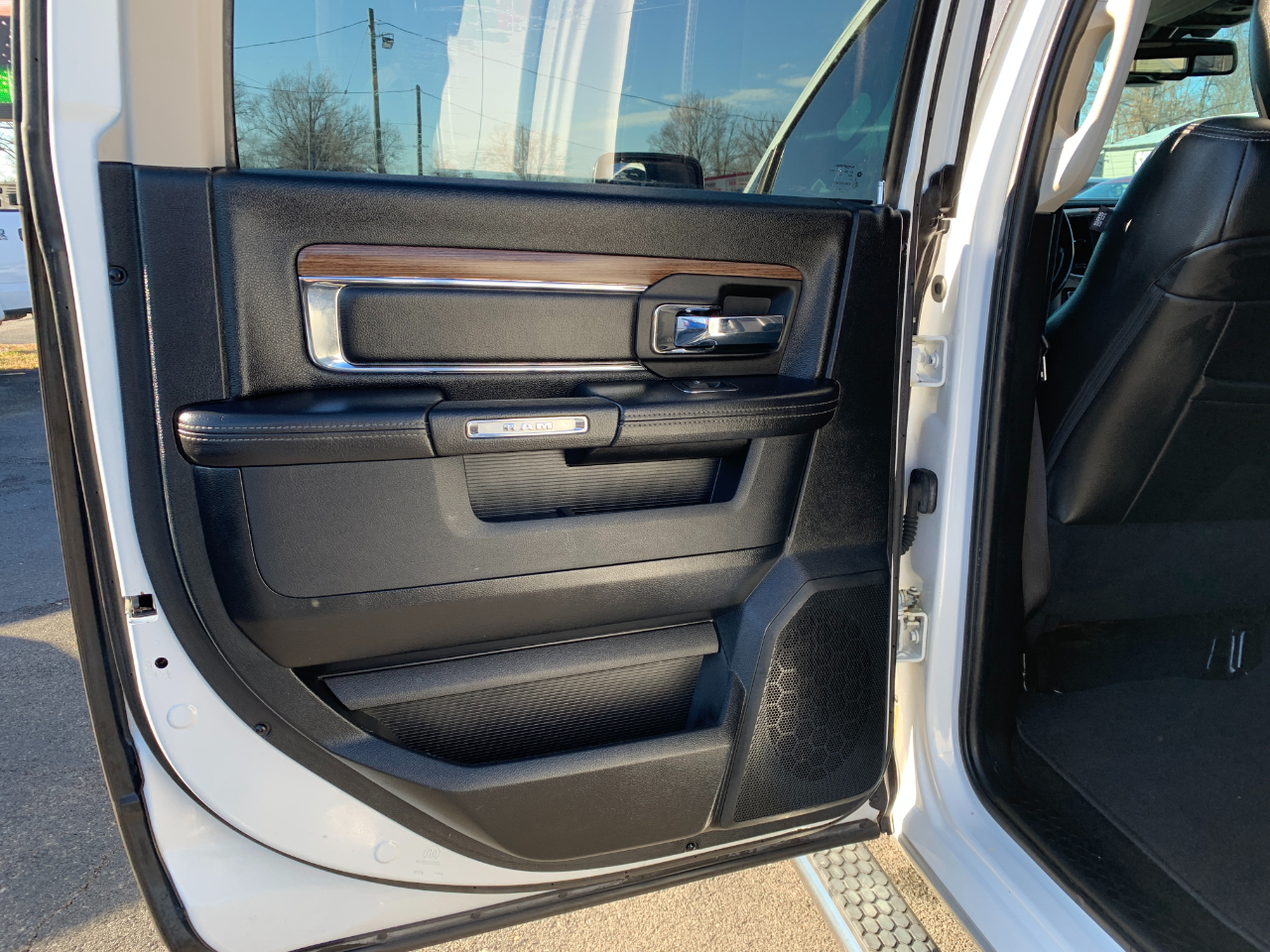 RAM 1500 Laramie Crew Cab SWB 4WD 2017