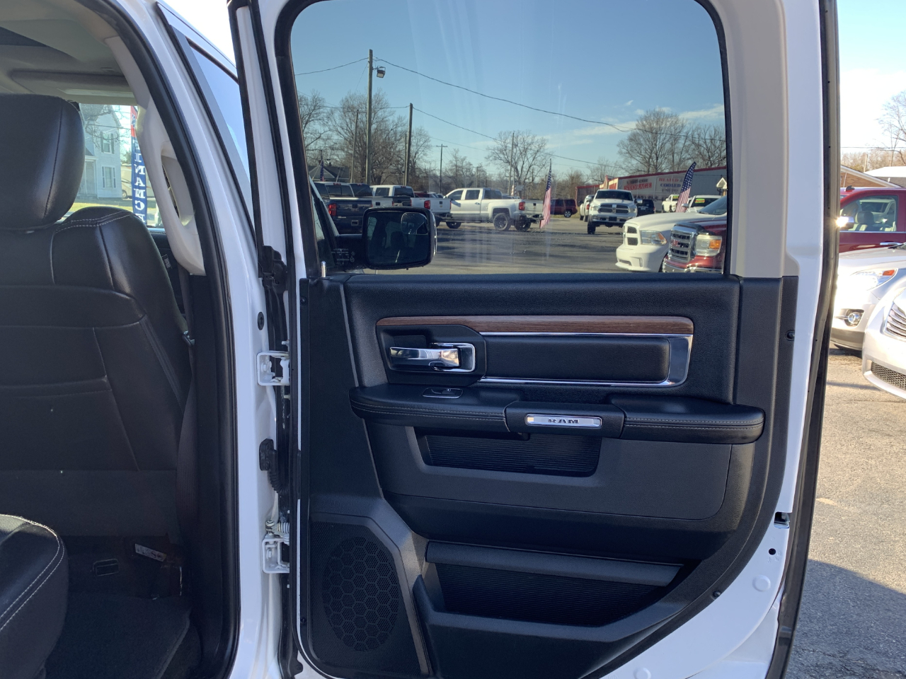 RAM 1500 Laramie Crew Cab SWB 4WD 2017