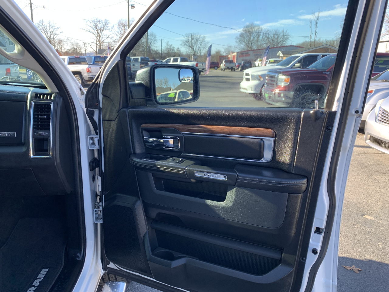 RAM 1500 Laramie Crew Cab SWB 4WD 2017