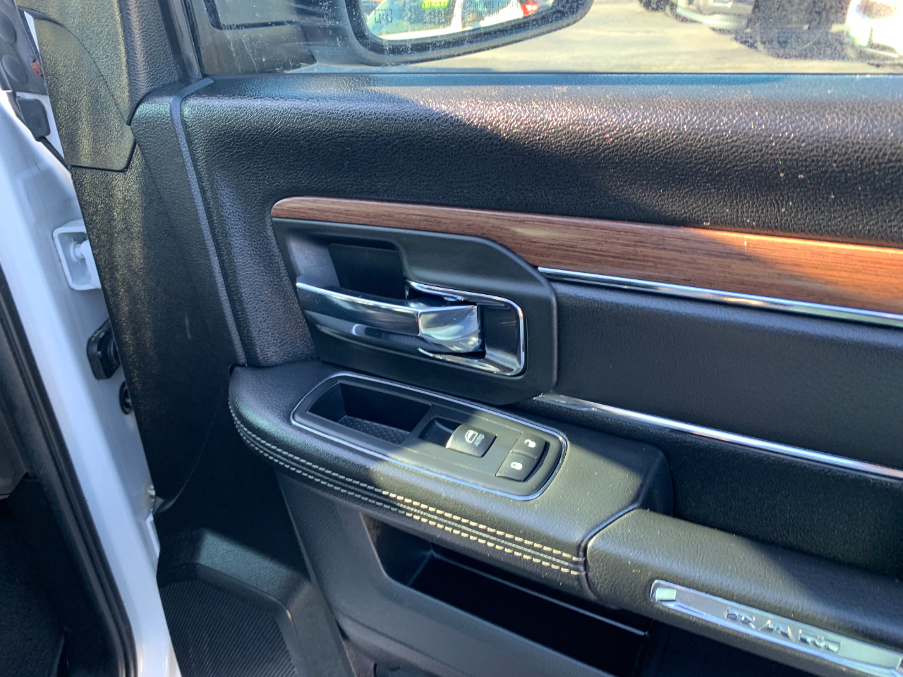 RAM 1500 Laramie Crew Cab SWB 4WD 2017