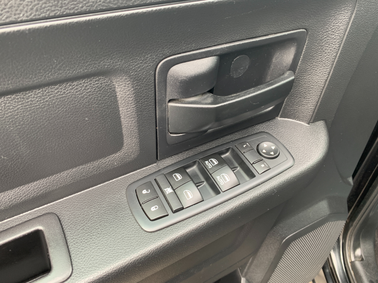 RAM 1500 Tradesman Quad Cab 4WD 2017