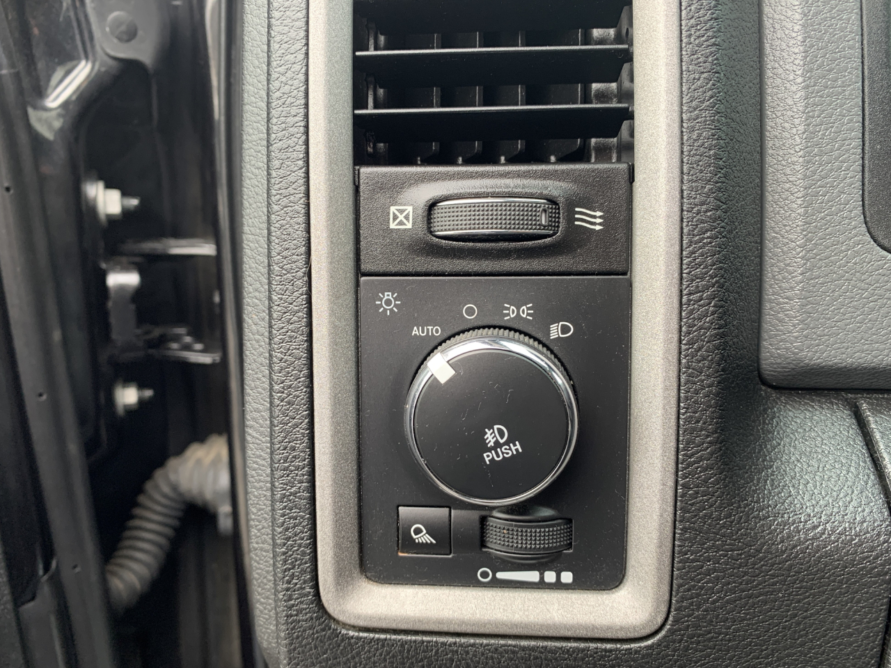 RAM 1500 Tradesman Quad Cab 4WD 2017