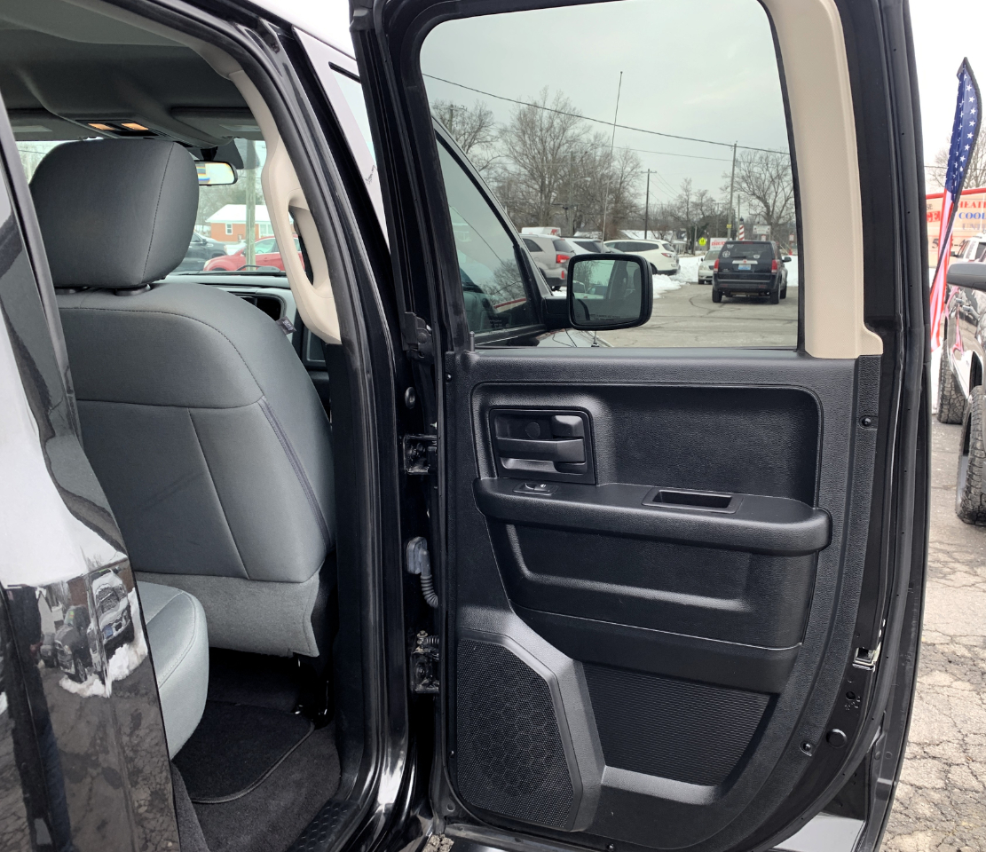 RAM 1500 Tradesman Quad Cab 4WD 2017