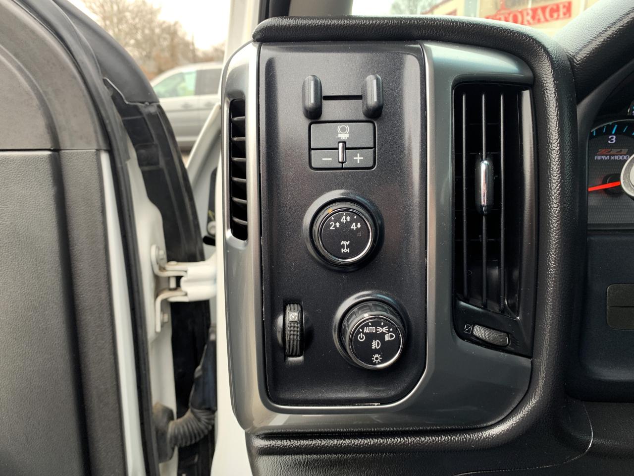 Chevrolet Silverado 2500HD LT Crew Cab Long Box 4WD 2015