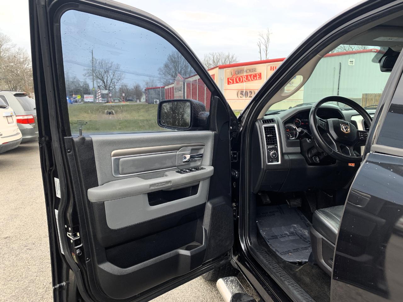 RAM 1500 SLT Crew Cab SWB 4WD 2015