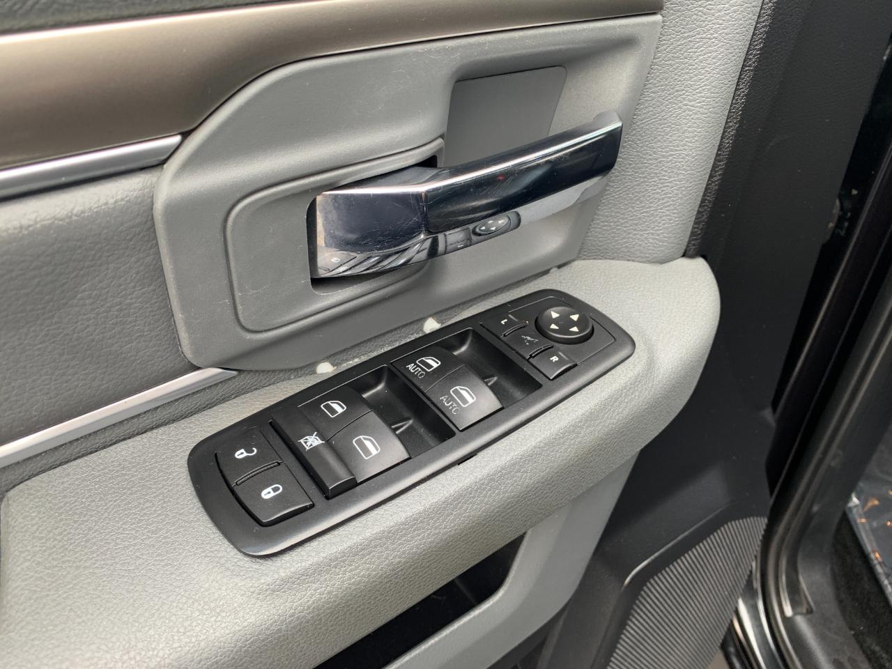 RAM 1500 SLT Crew Cab SWB 4WD 2015