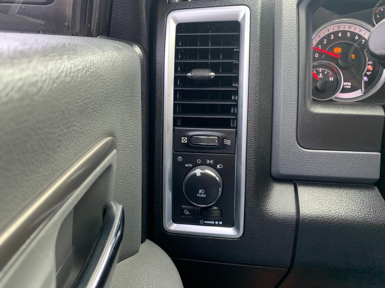 RAM 1500 SLT Crew Cab SWB 4WD 2015