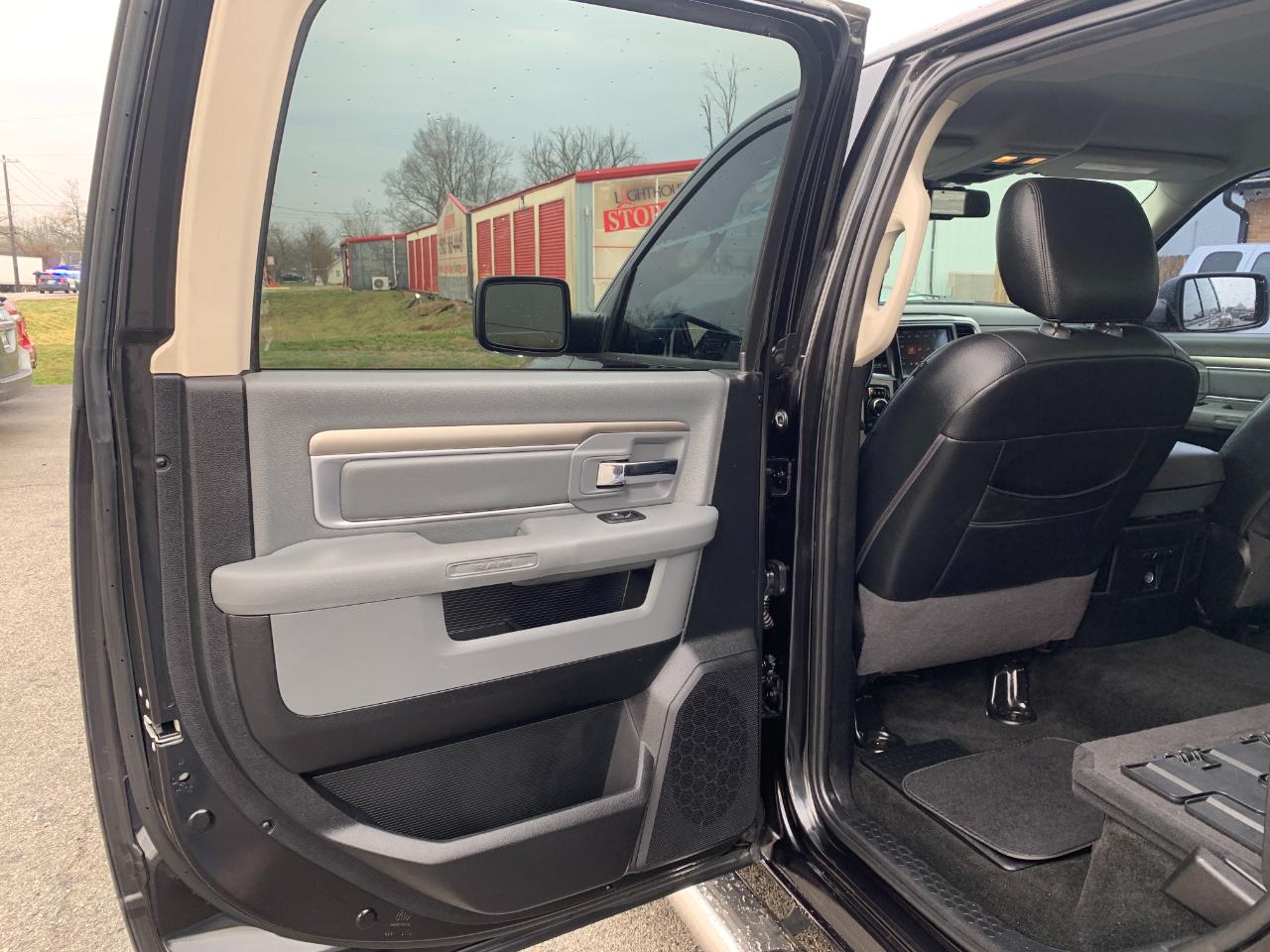 RAM 1500 SLT Crew Cab SWB 4WD 2015