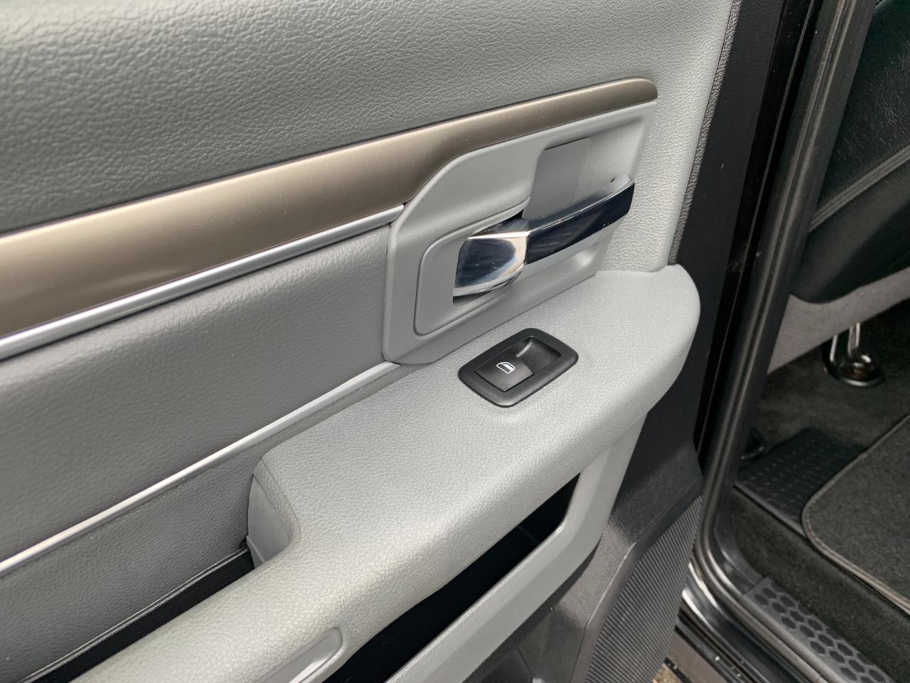 RAM 1500 SLT Crew Cab SWB 4WD 2015