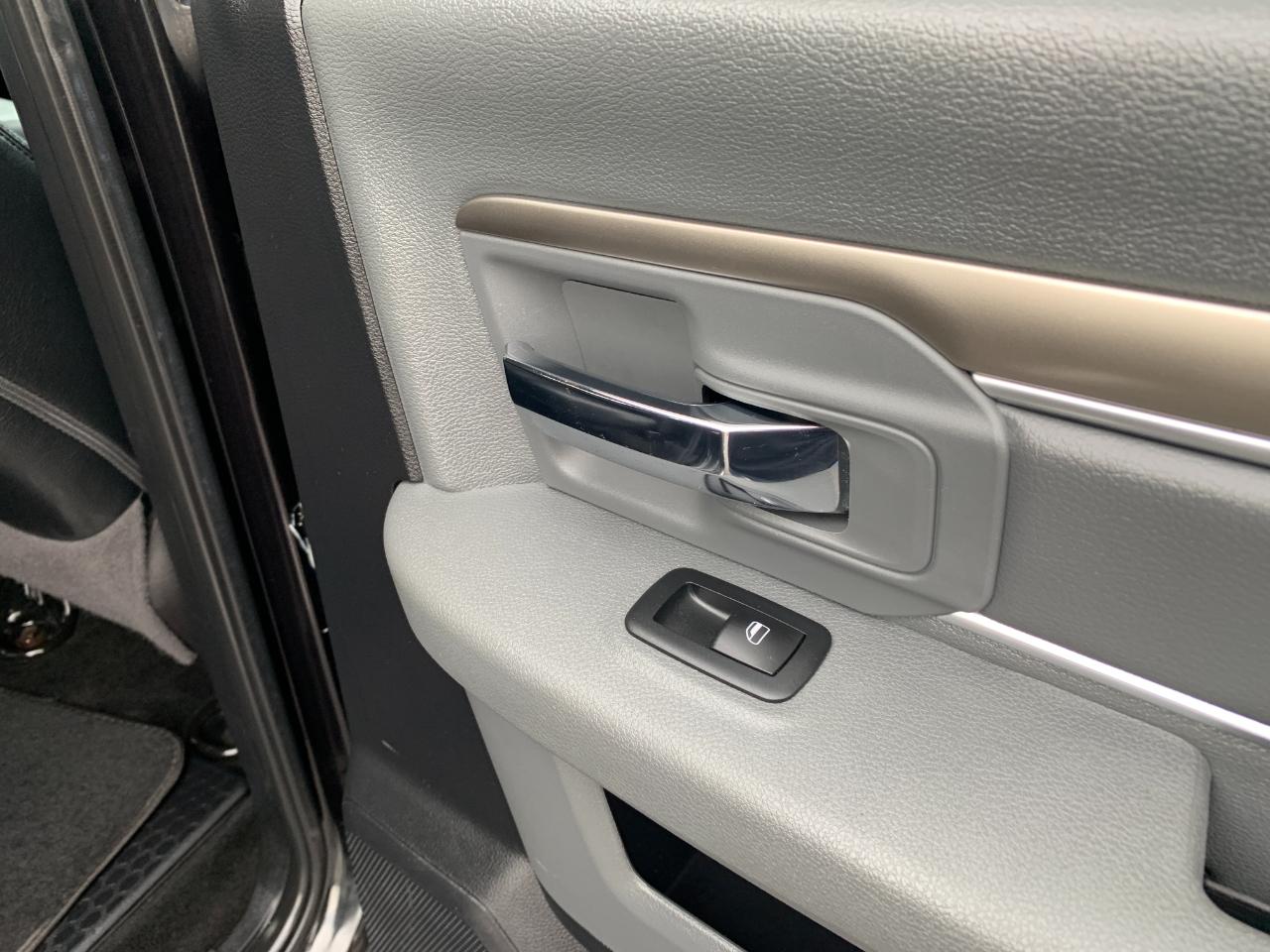 RAM 1500 SLT Crew Cab SWB 4WD 2015