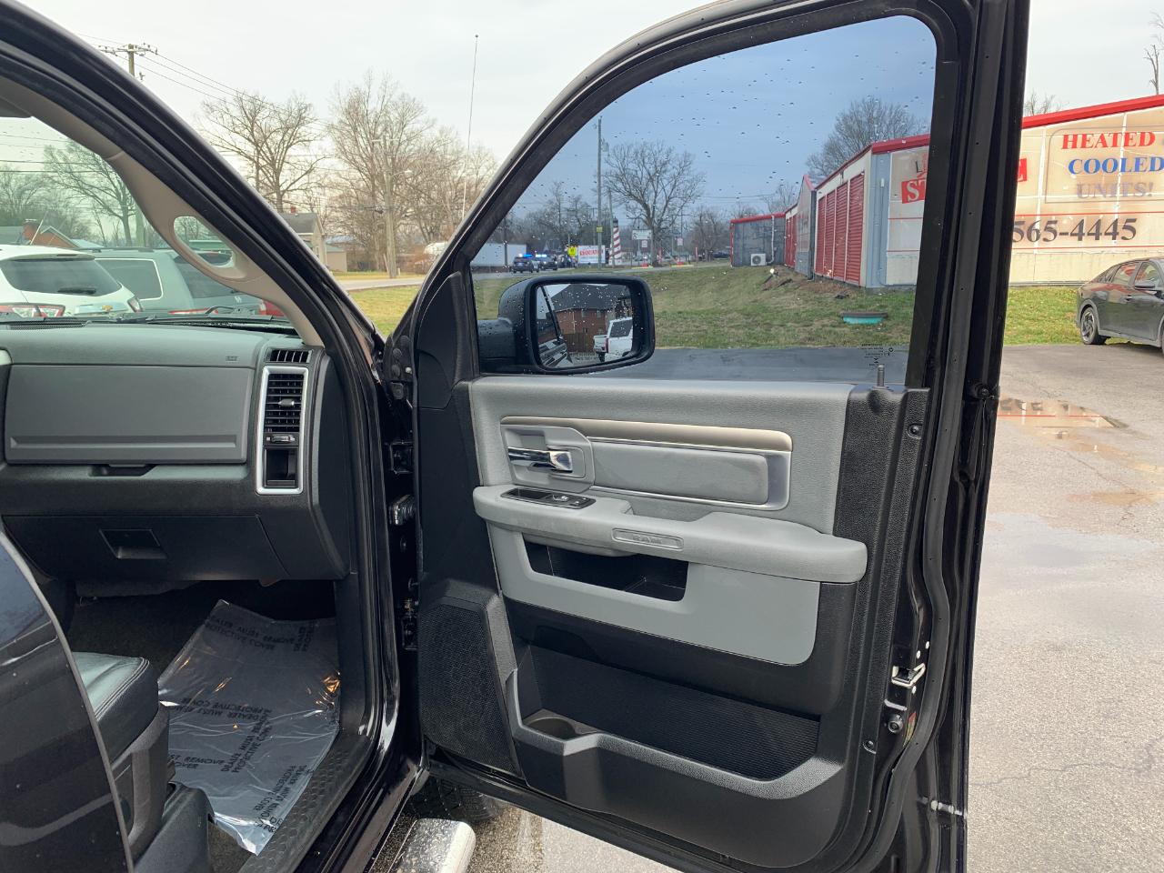 RAM 1500 SLT Crew Cab SWB 4WD 2015