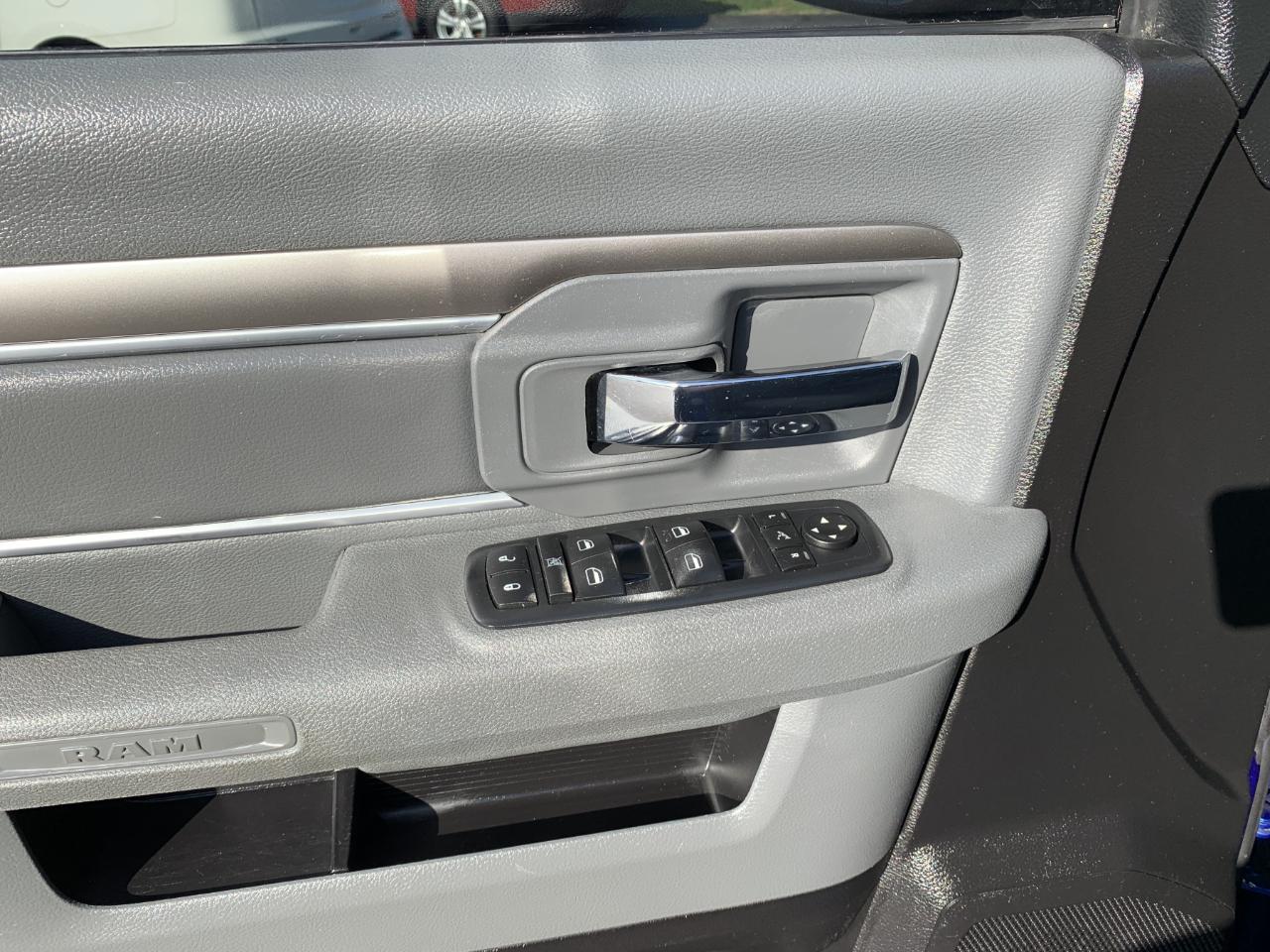 RAM 1500 SLT Crew Cab SWB 4WD 2016