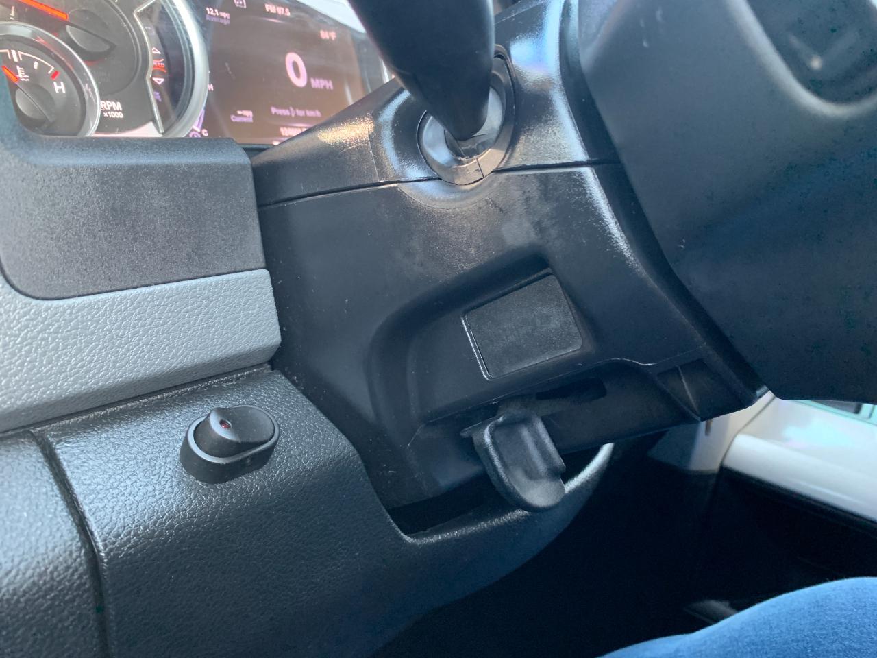 RAM 1500 SLT Crew Cab SWB 4WD 2016