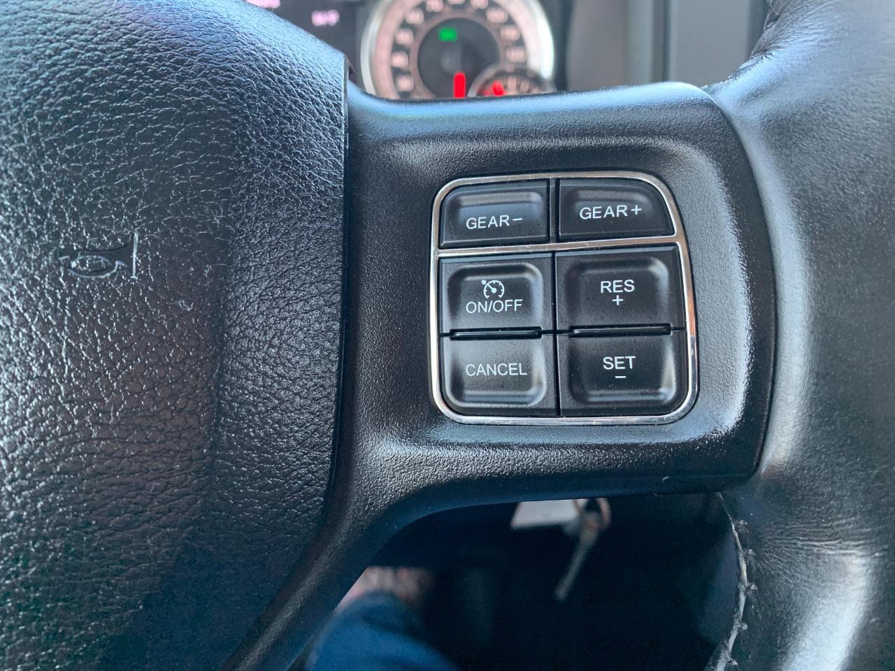 RAM 1500 SLT Crew Cab SWB 4WD 2016