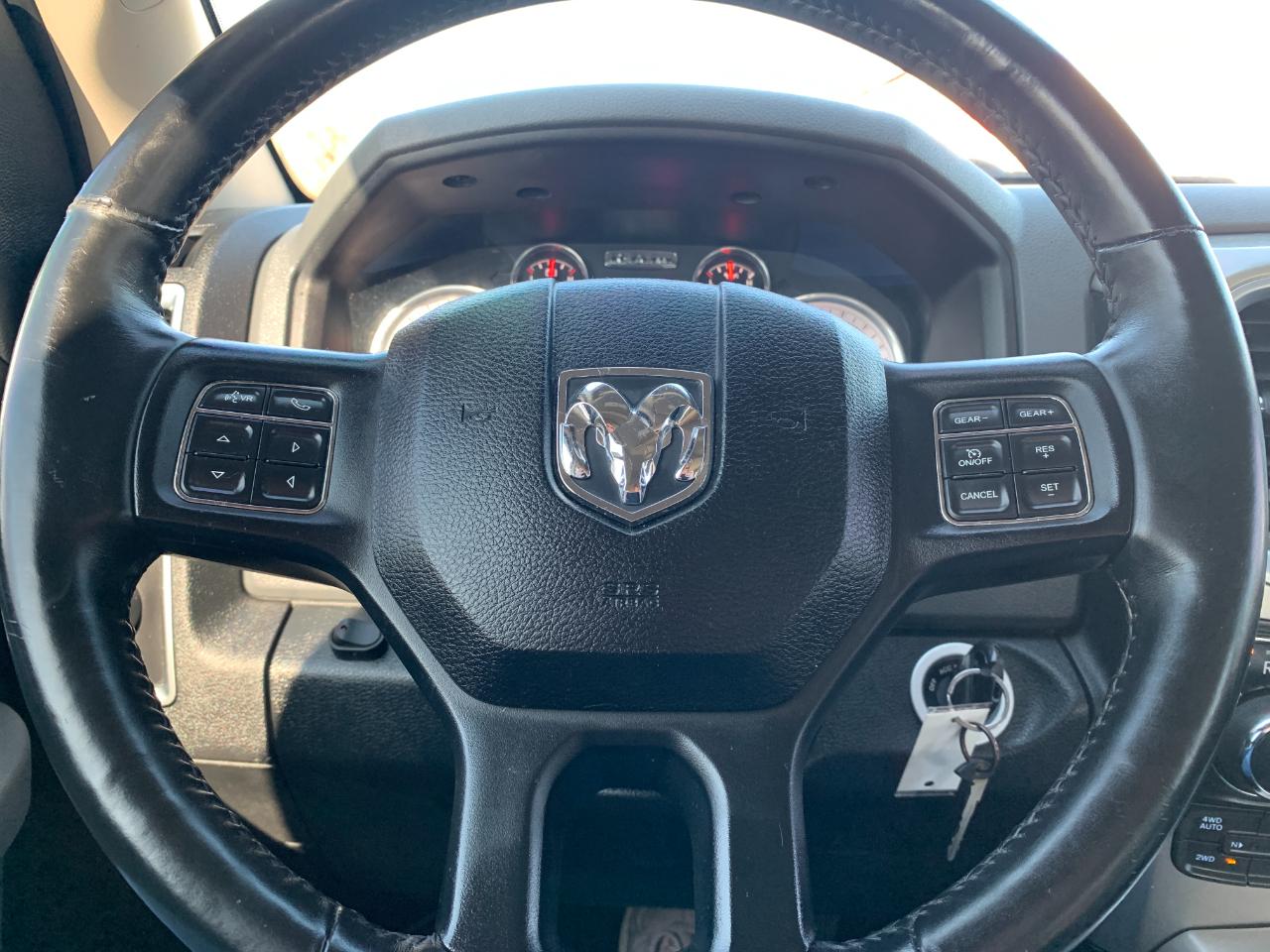 RAM 1500 SLT Crew Cab SWB 4WD 2016