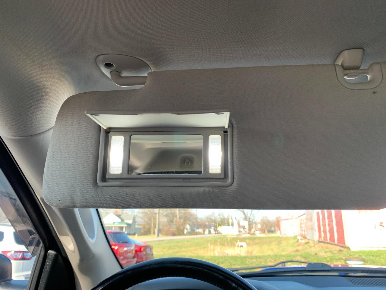 RAM 1500 SLT Crew Cab SWB 4WD 2016