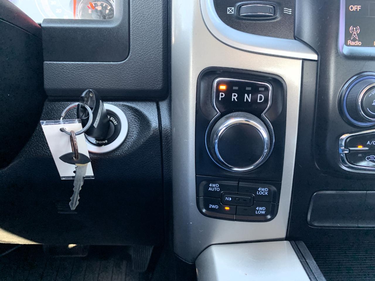 RAM 1500 SLT Crew Cab SWB 4WD 2016