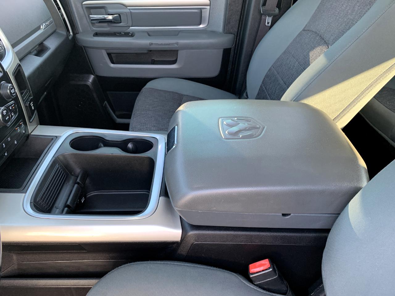 RAM 1500 SLT Crew Cab SWB 4WD 2016