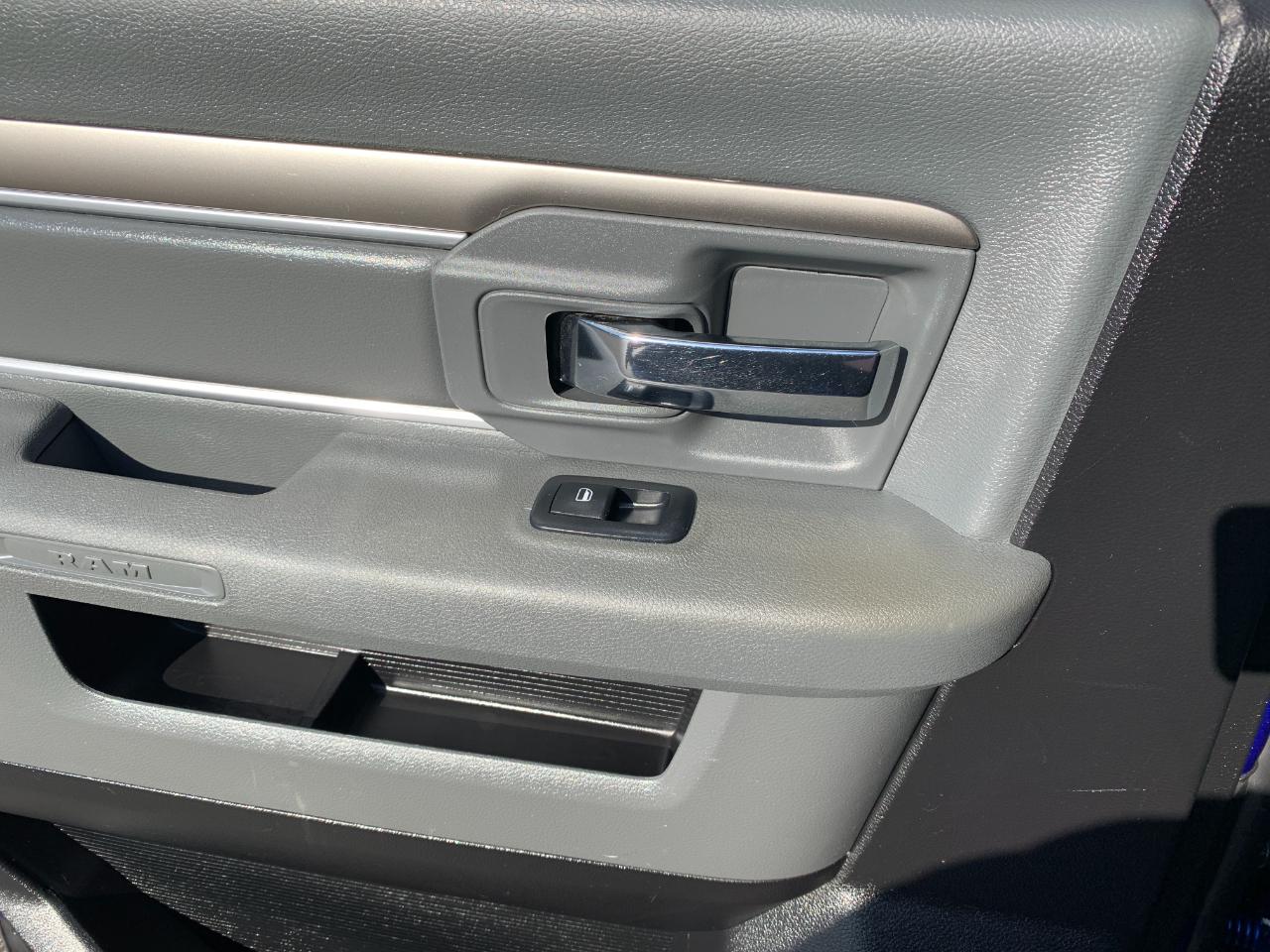 RAM 1500 SLT Crew Cab SWB 4WD 2016