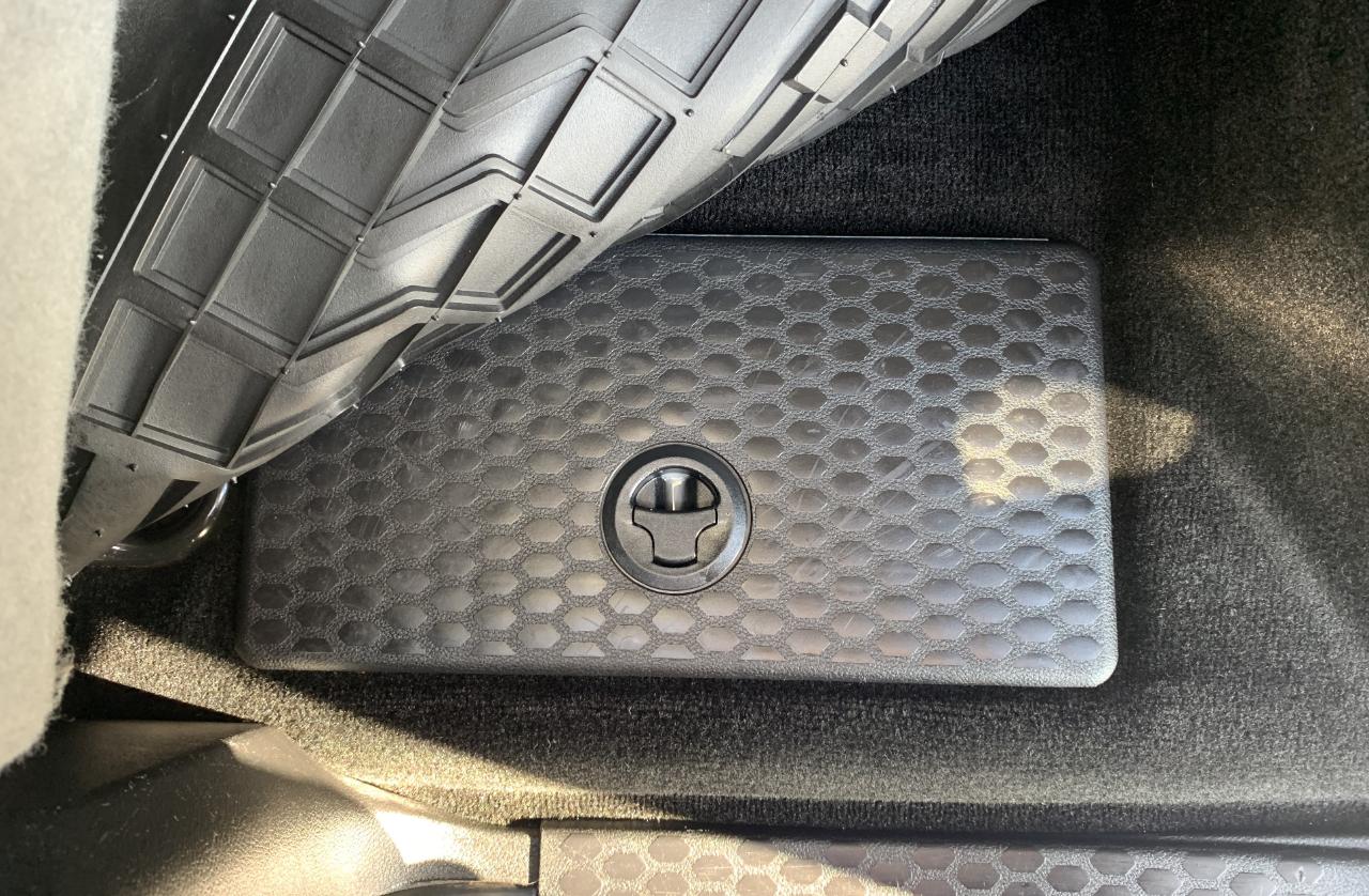 RAM 1500 SLT Crew Cab SWB 4WD 2016