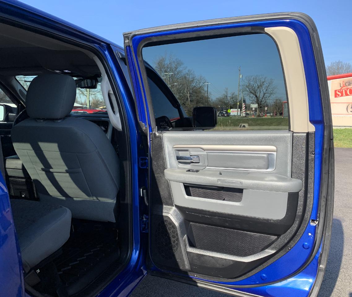 RAM 1500 SLT Crew Cab SWB 4WD 2016