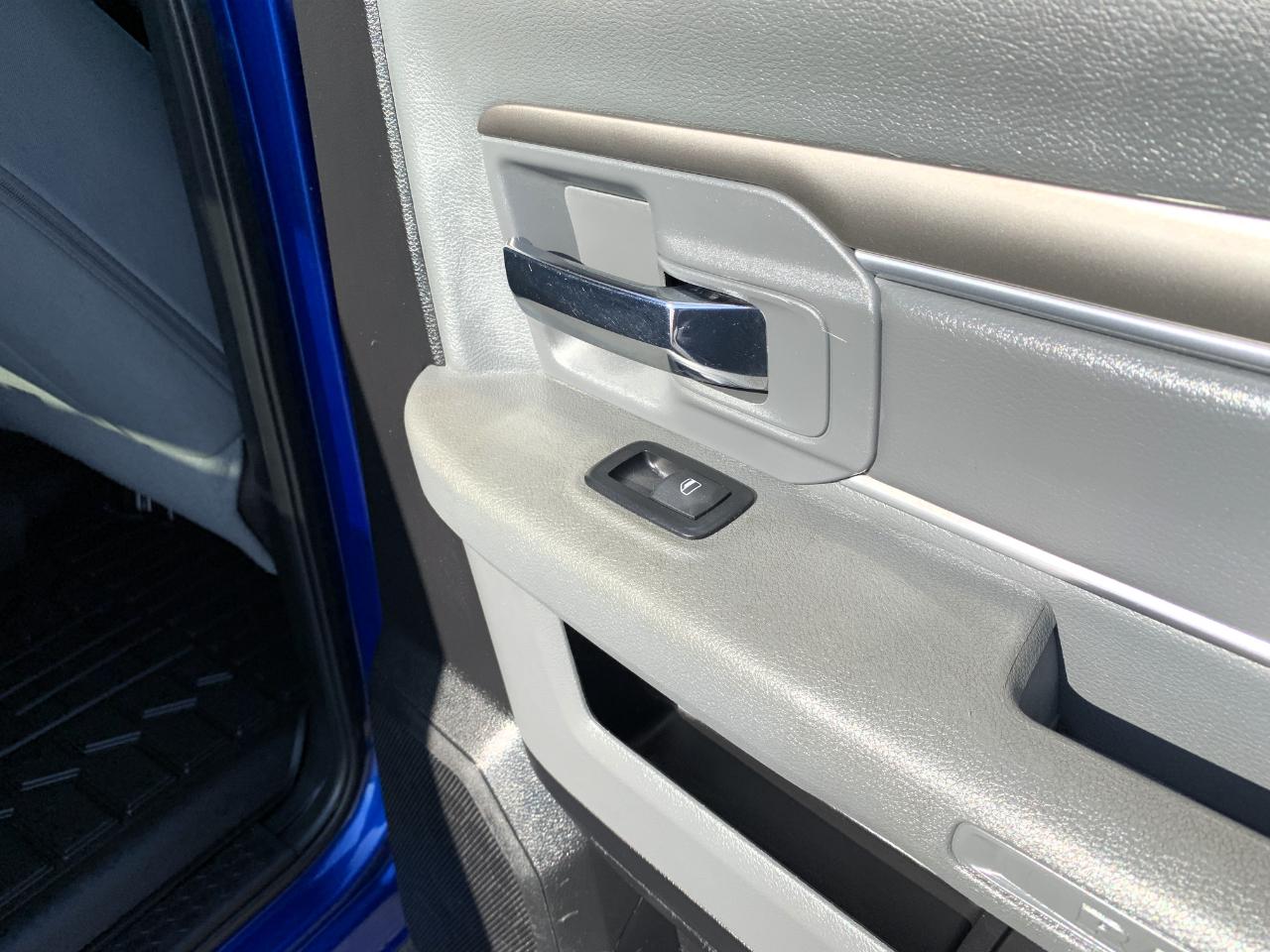 RAM 1500 SLT Crew Cab SWB 4WD 2016