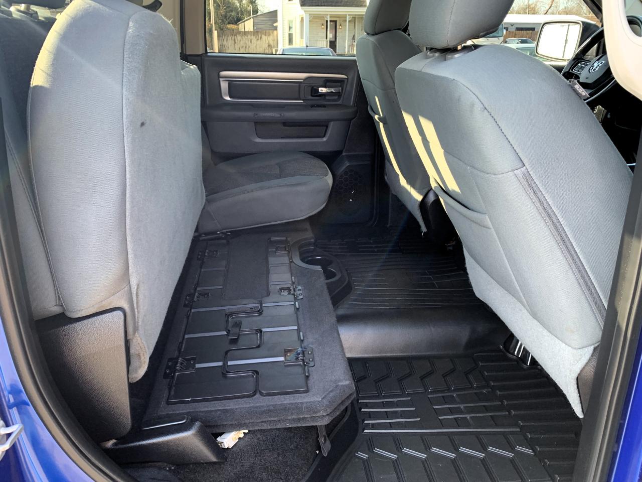 RAM 1500 SLT Crew Cab SWB 4WD 2016