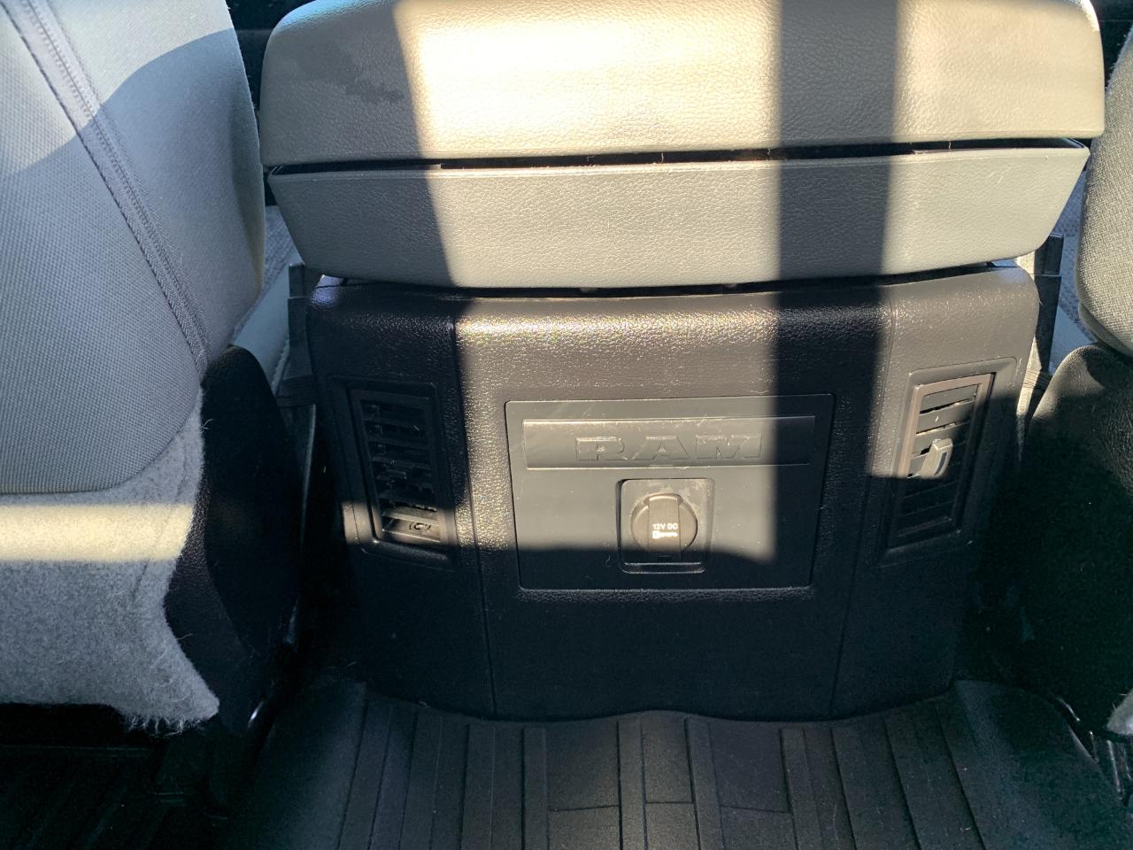 RAM 1500 SLT Crew Cab SWB 4WD 2016