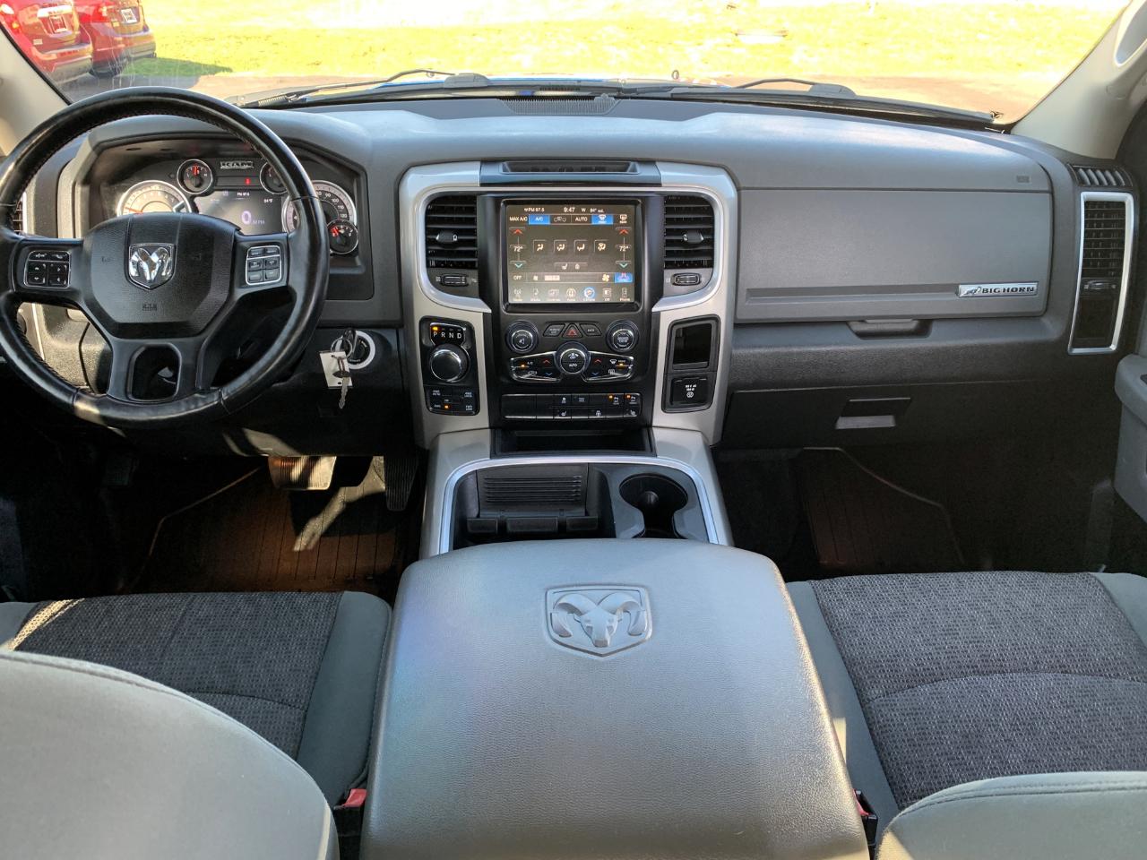 RAM 1500 SLT Crew Cab SWB 4WD 2016