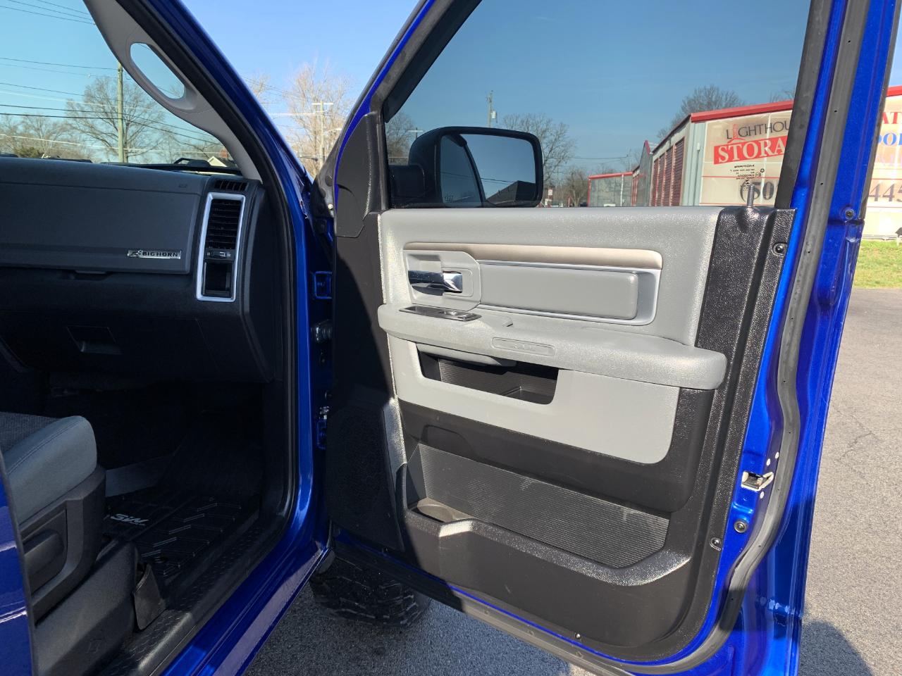 RAM 1500 SLT Crew Cab SWB 4WD 2016