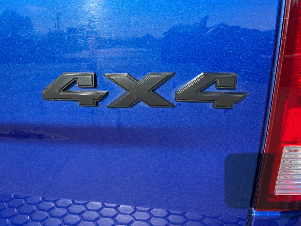 RAM 1500 SLT Crew Cab SWB 4WD 2016