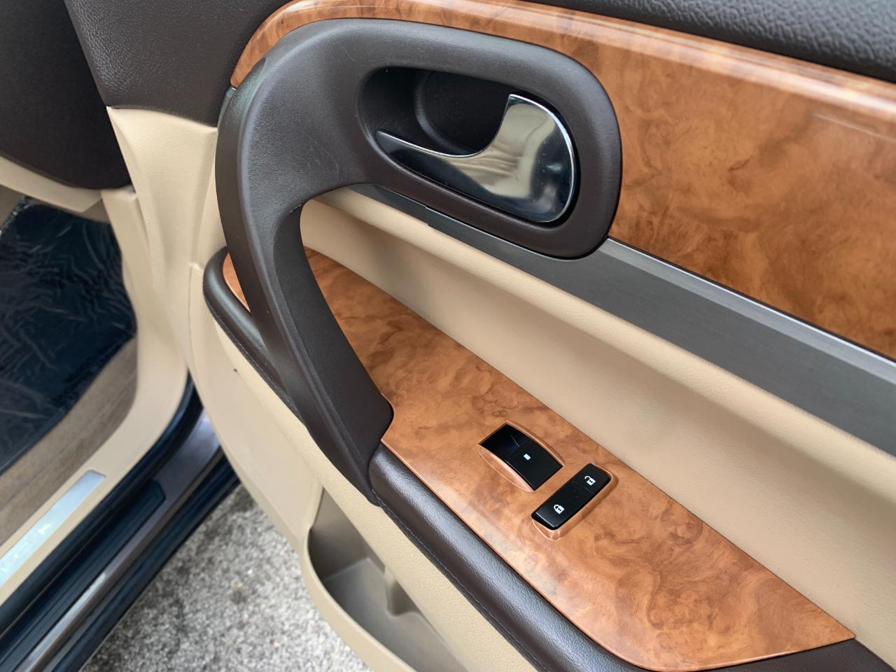 Buick Enclave Premium FWD 2012