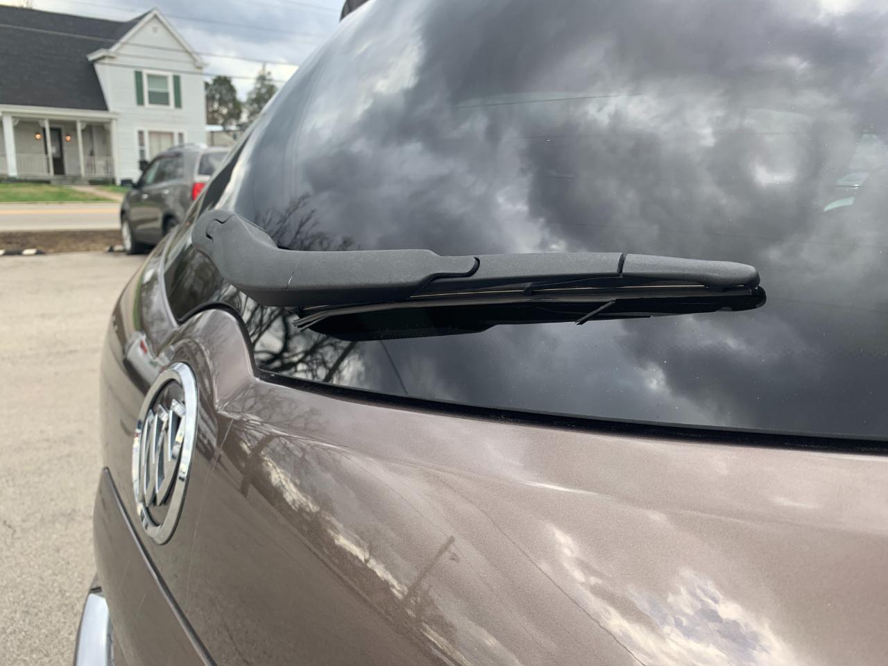 Buick Enclave Premium FWD 2012