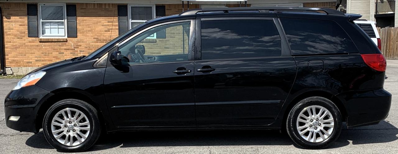 Toyota Sienna XLE FWD 2009