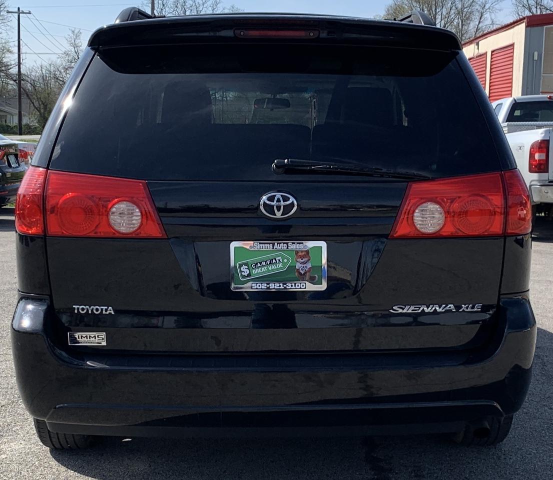 Toyota Sienna XLE FWD 2009