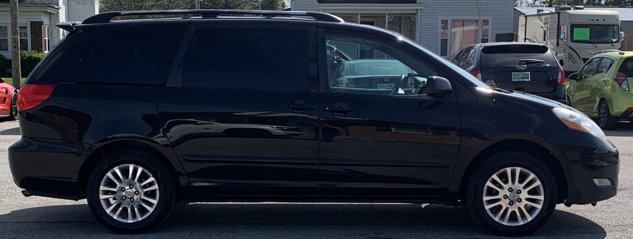 Toyota Sienna XLE FWD 2009