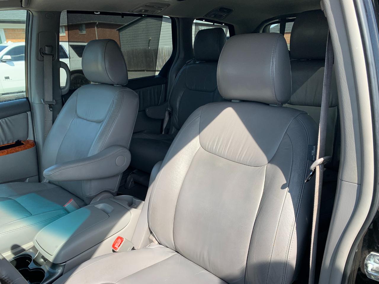 Toyota Sienna XLE FWD 2009