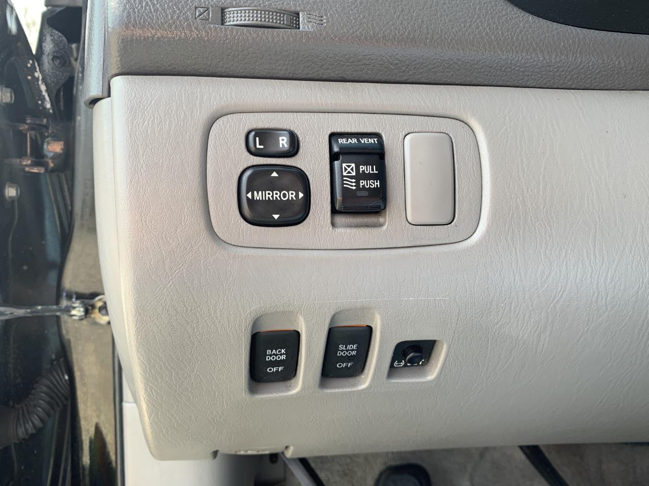 Toyota Sienna XLE FWD 2009