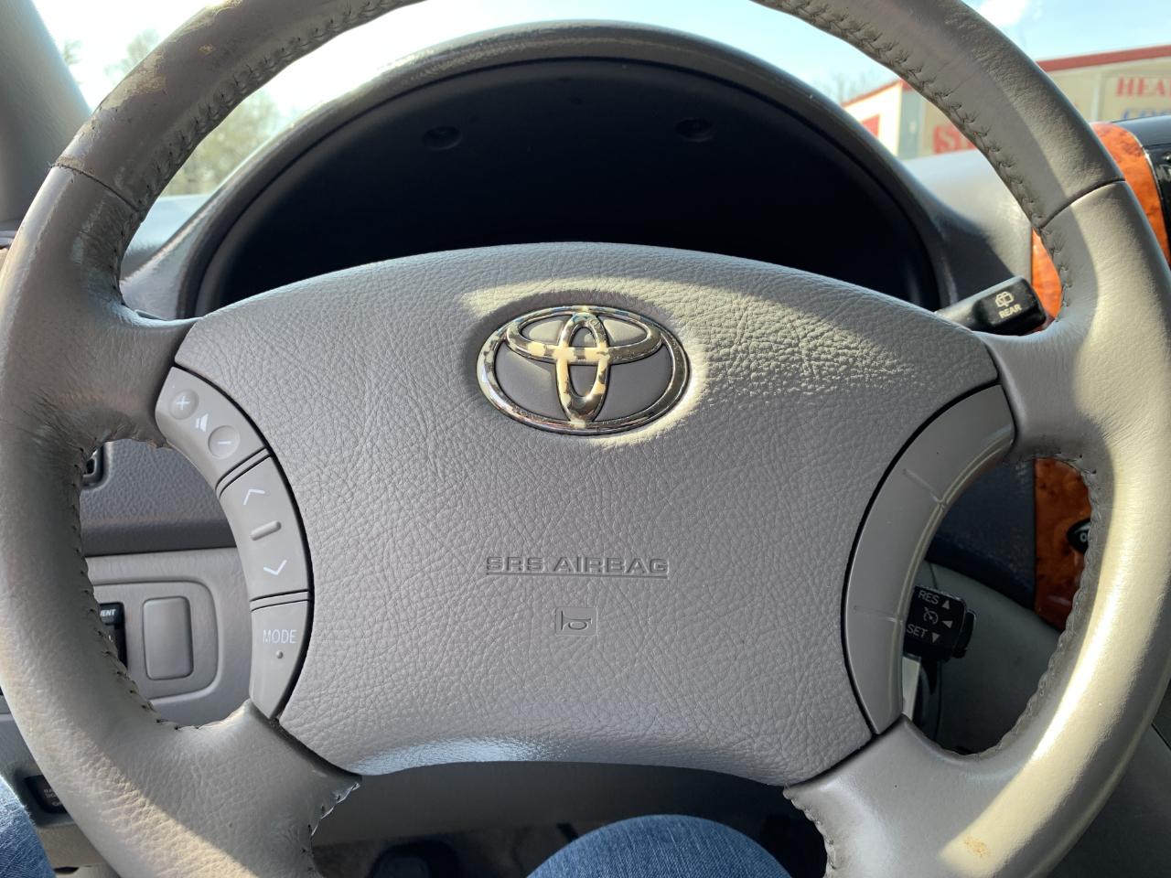 Toyota Sienna XLE FWD 2009