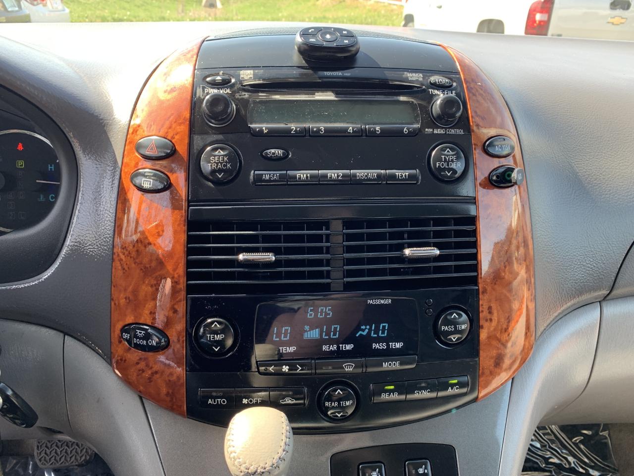 Toyota Sienna XLE FWD 2009