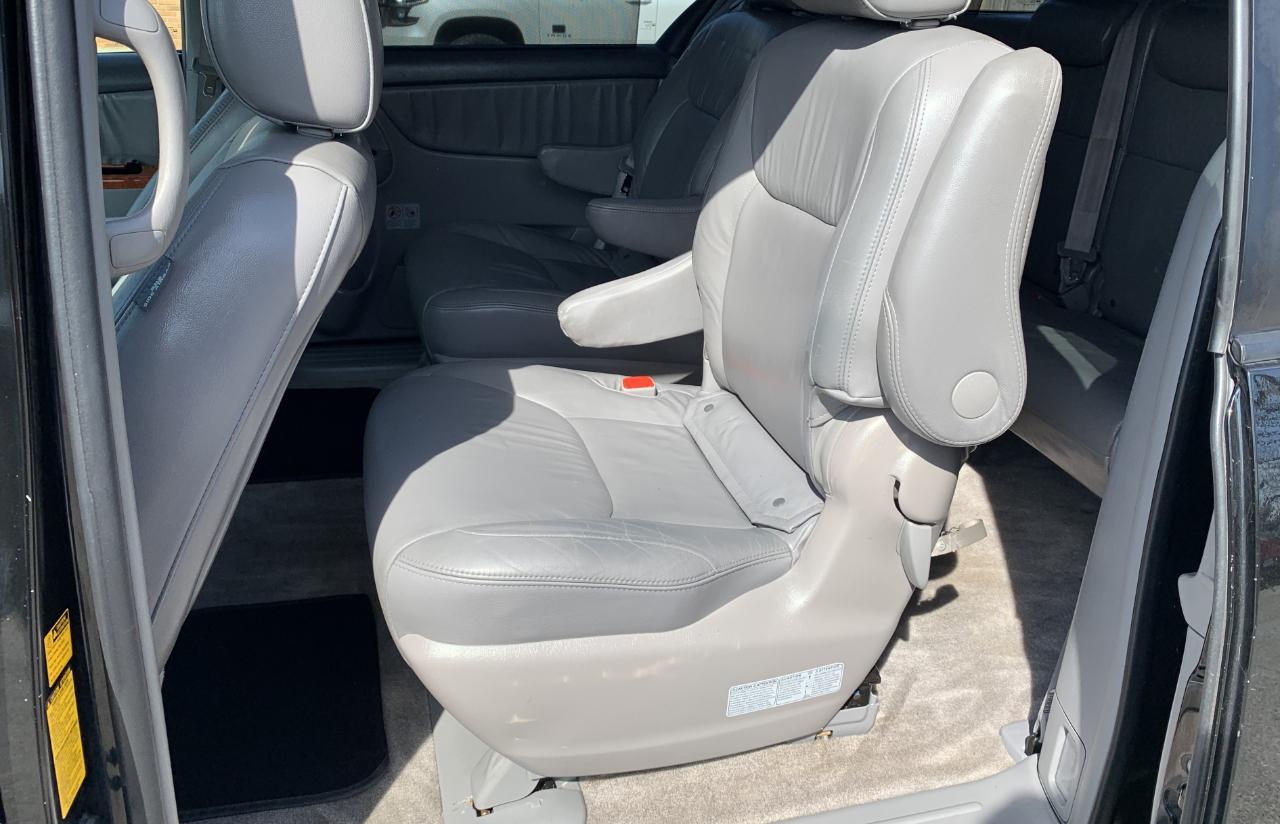 Toyota Sienna XLE FWD 2009