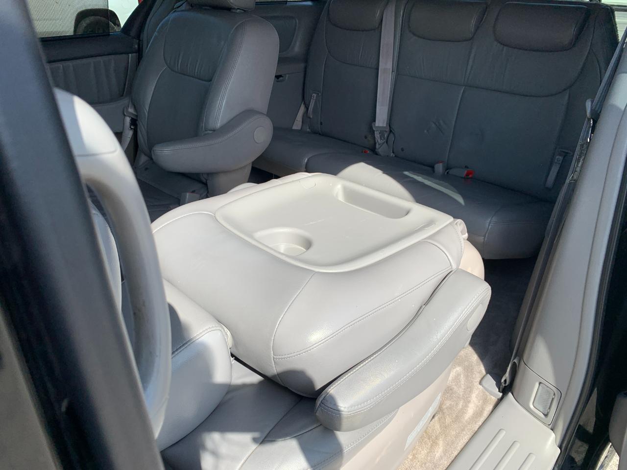 Toyota Sienna XLE FWD 2009