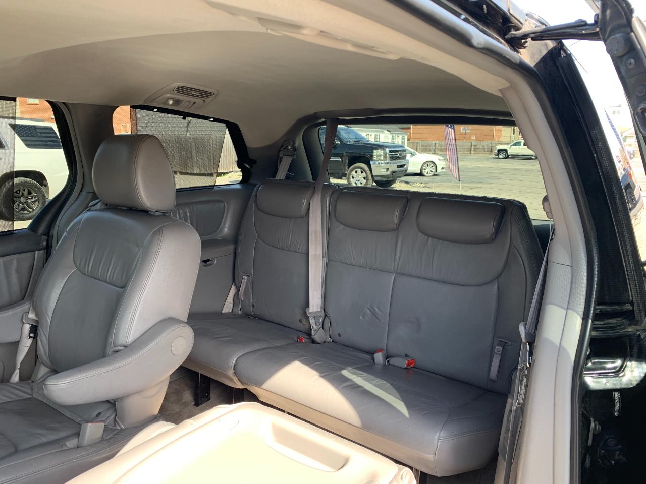 Toyota Sienna XLE FWD 2009