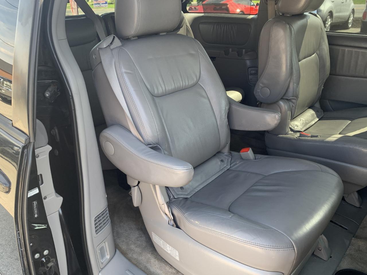 Toyota Sienna XLE FWD 2009