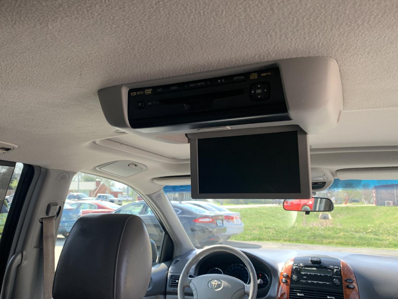 Toyota Sienna XLE FWD 2009